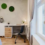 Prague Days - 1Bdr Apt - Work Space - Easy City Access